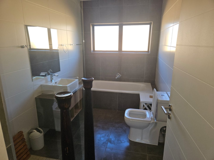 5 Bedroom Property for Sale in Wilkoppies North West